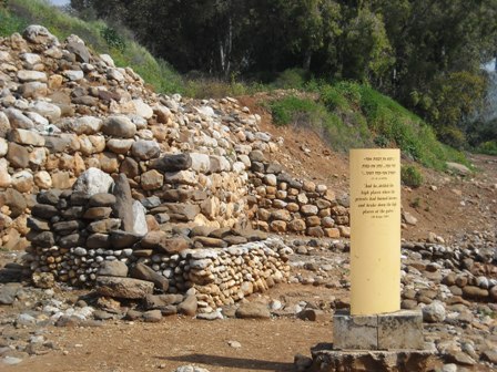 Altar town down sign in Dan