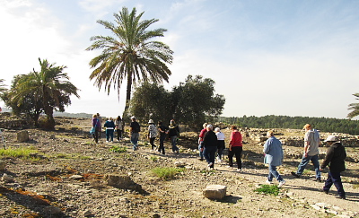 Megiddo Walking to reservoir